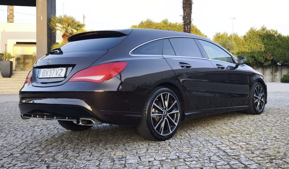Mercedes CLA 180 D Ano 2015 ( Versao Pack Night )