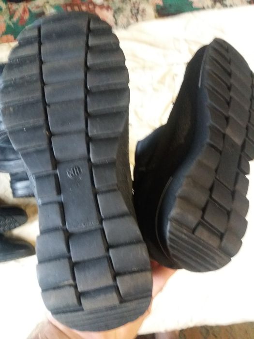 продам женскую обуаь зимнюю р 37-38