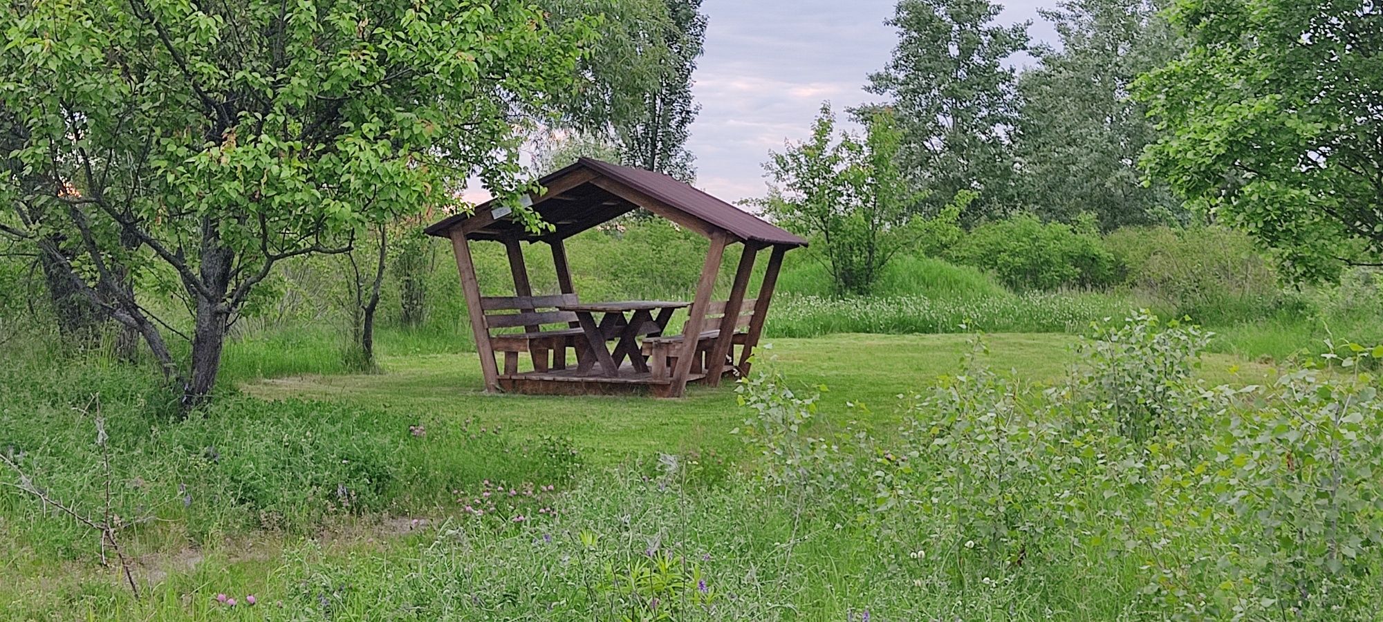 Альтанки Троєщина беседки - до 18-20 осіб оренда біля води