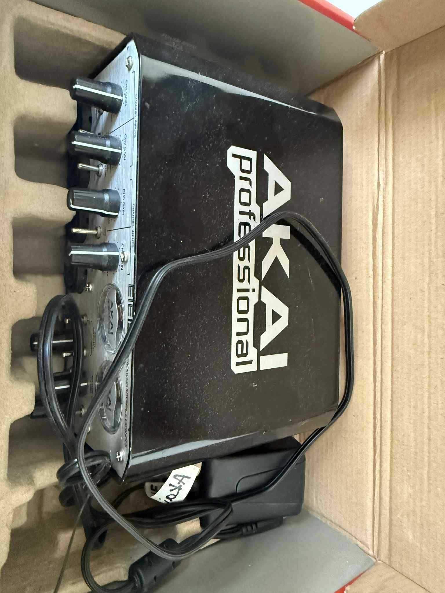 AKAI EIE PRO interfejs działa