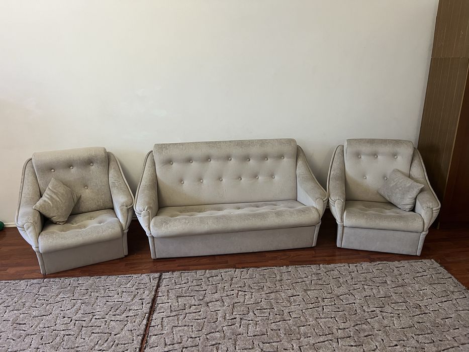 Продам диван и два кресла