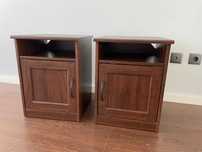 Vendo Mesas de Cabeceira IKEA – Castanho Escuro