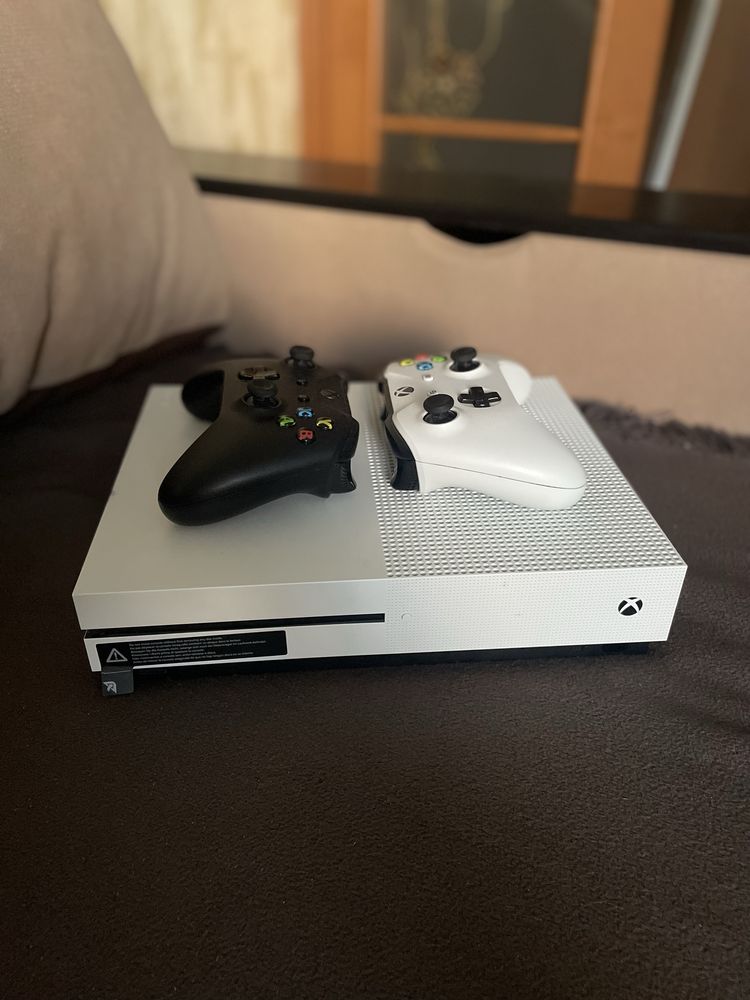 Продам Xbox One S на 1B, ідеальний стан.