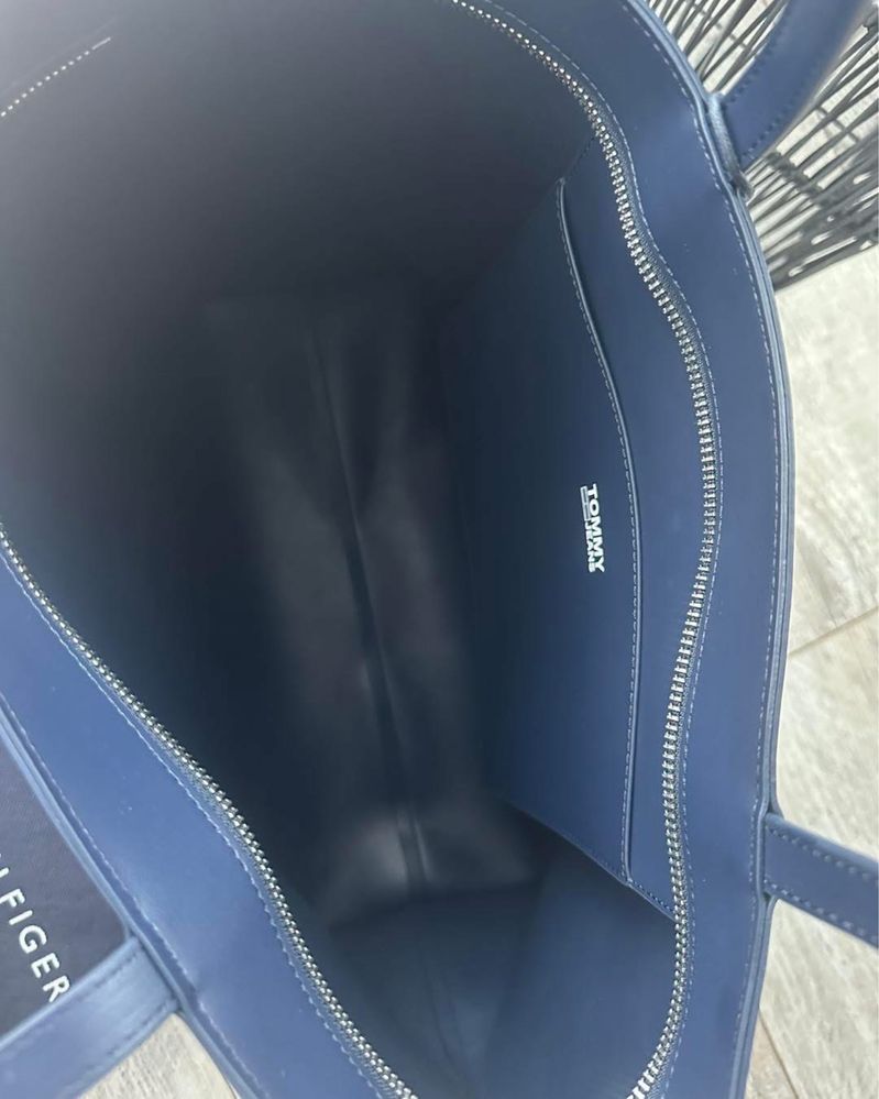 TOMMY JEANS  Torebka shopperka Essemtial Pu Tote