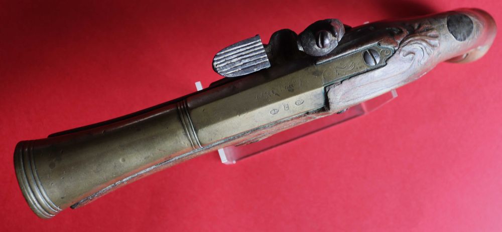 Pistola de pederneira com cano boca de sino, de RICHARDS, London, rara