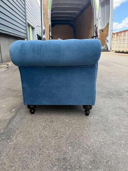Sofá azul de veludo para 2 pessoas