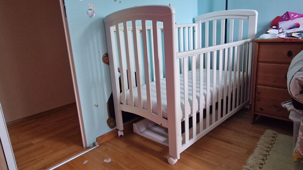 Łóżeczko z opuszczanym bokiem Troll Nicole 120x60