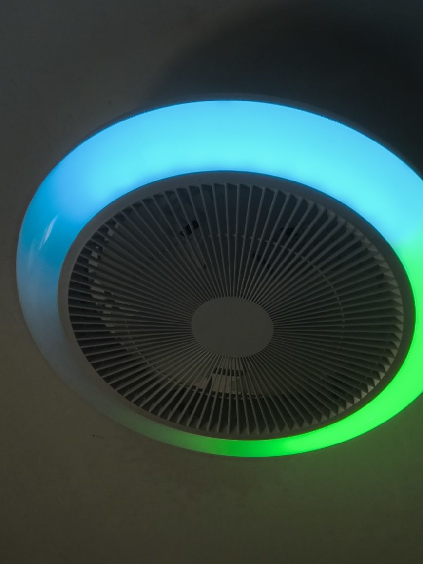 Sprzedam oświetlenie LED RGB z wiatrakiem
