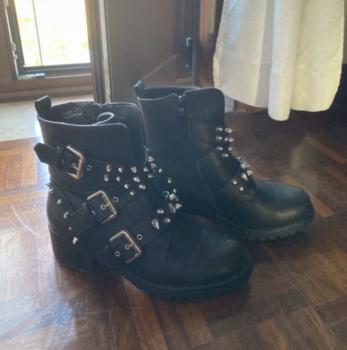 Botas da marca Cink-me