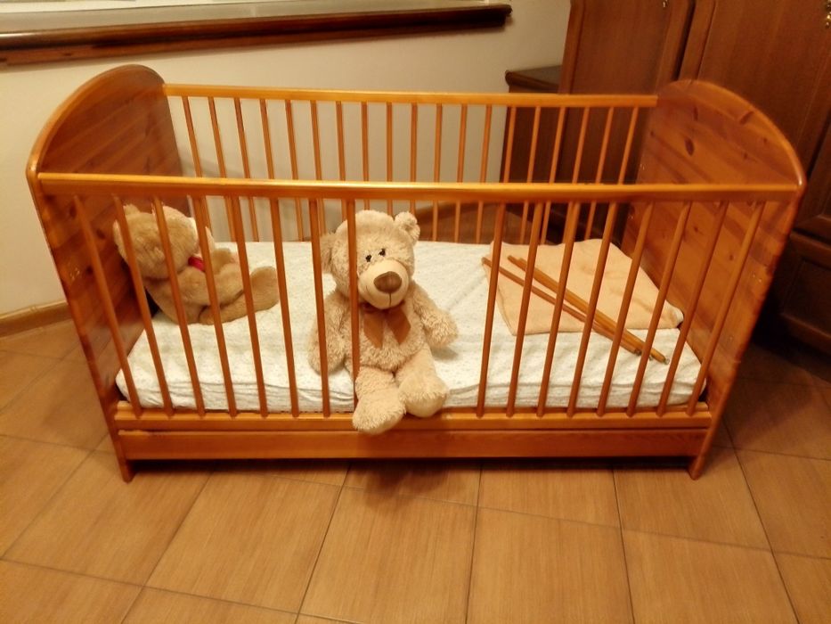 Łóżeczko drewniane