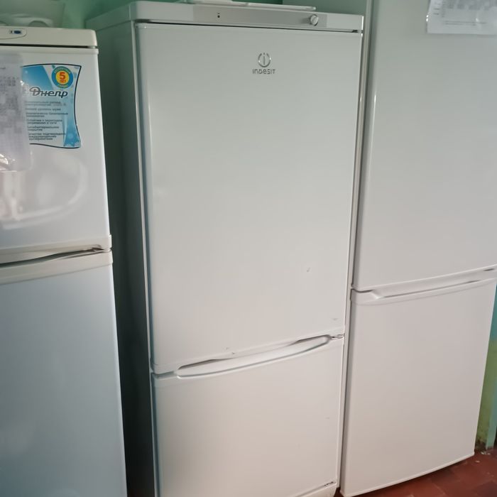 Холодильник індезіт