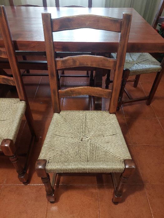 Mesa de sala com 6 cadeiras