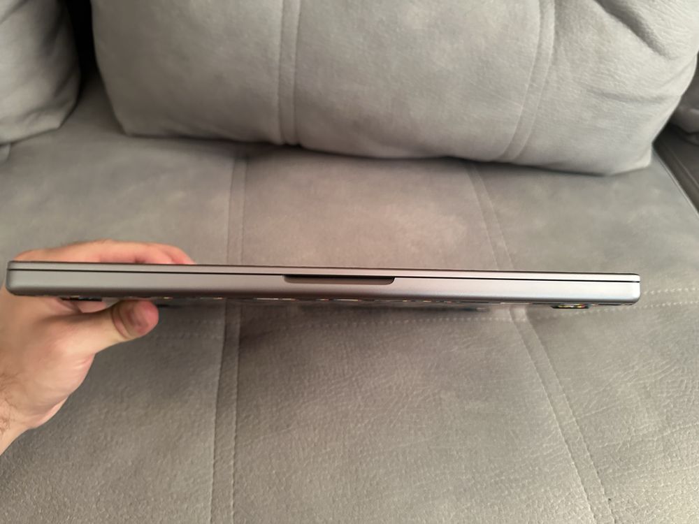 Продам Macbook 14 M1 512