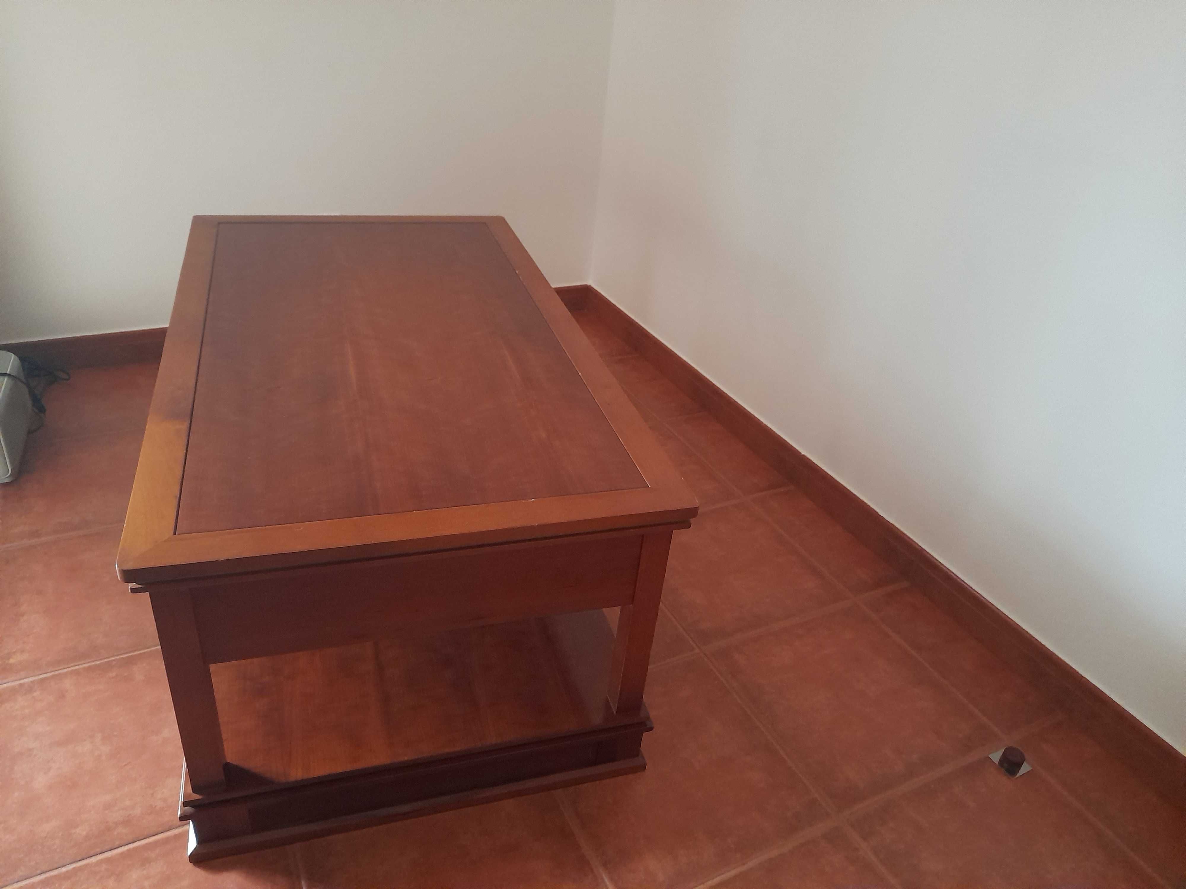 Mesa de sala em muito bom estado