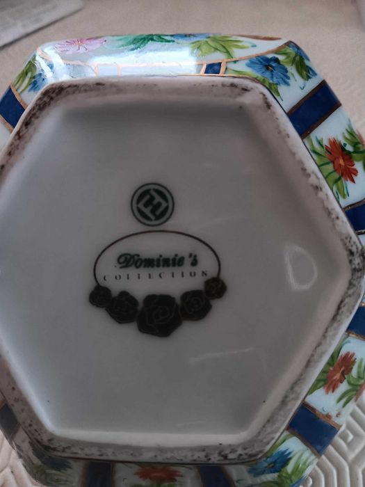 Bule em porcelana domino's