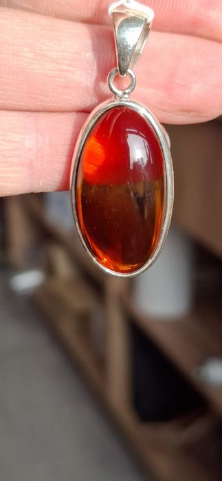 Zawieszka srebrna z bursztynem koniakowym owalna