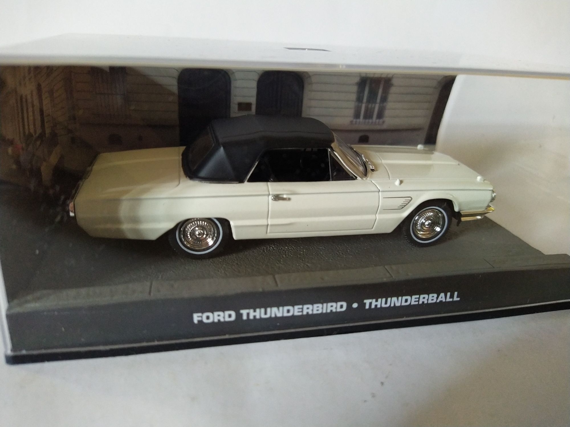 Ford Thunderbird " Thunderball" James Bond collection Skala 1:43