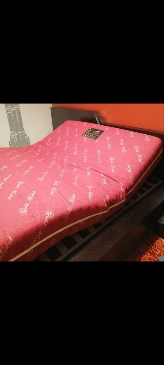 Cama de casal com estrutura