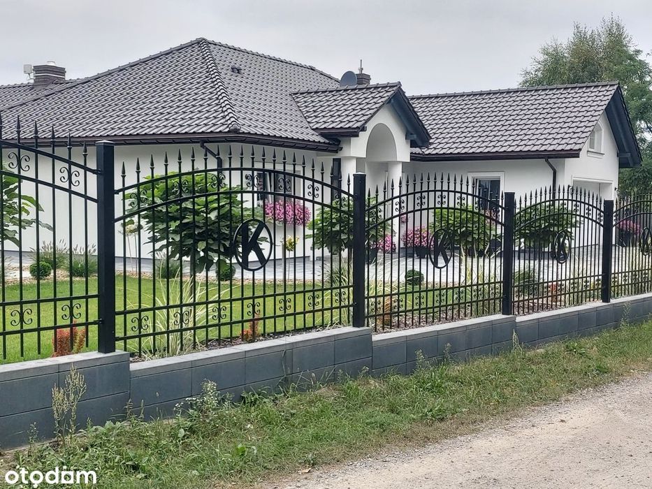 Dom w stylu dworkowym.