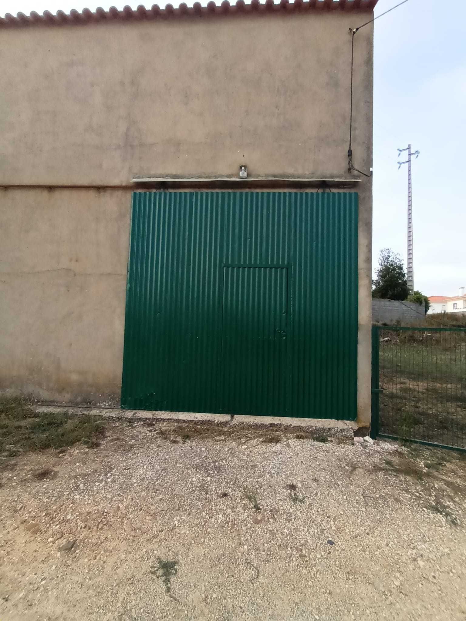 Armazém/Garagem no Casal Avarela