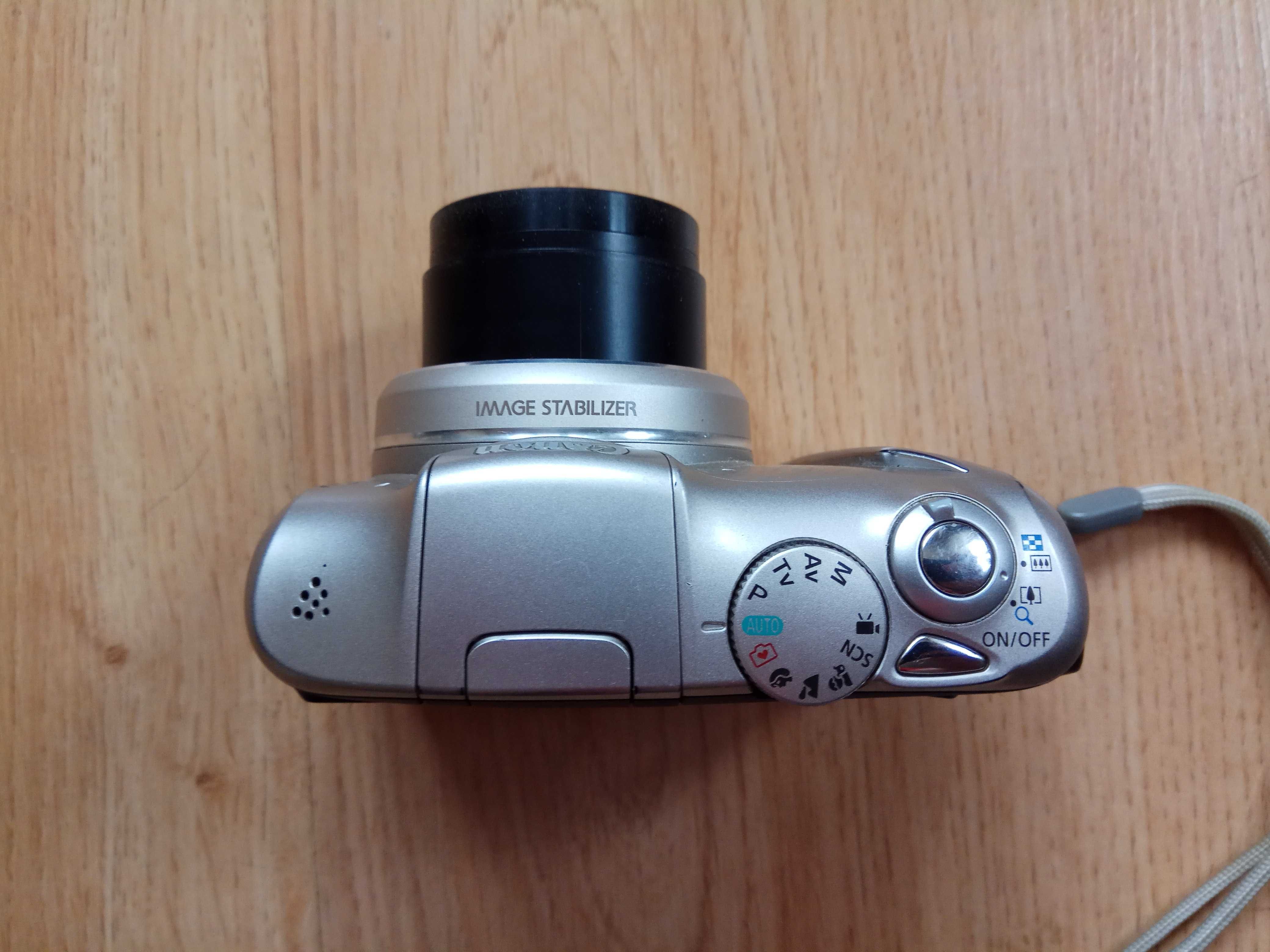 В гарному стані цифрова камера Canon PowerShot SX130 IS