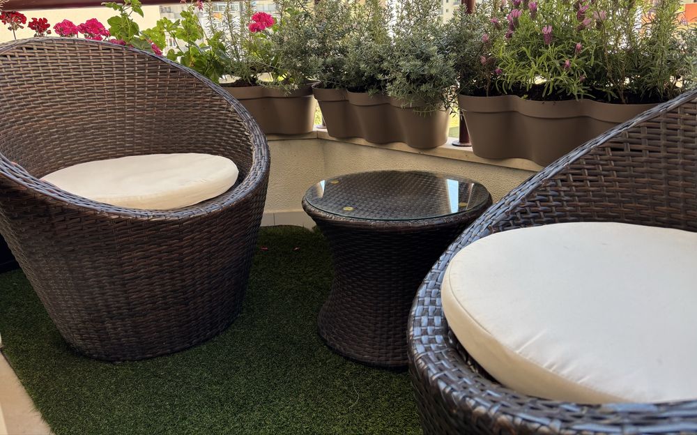 Cadeiras e mesa para varanda / terraço / jardim exterior