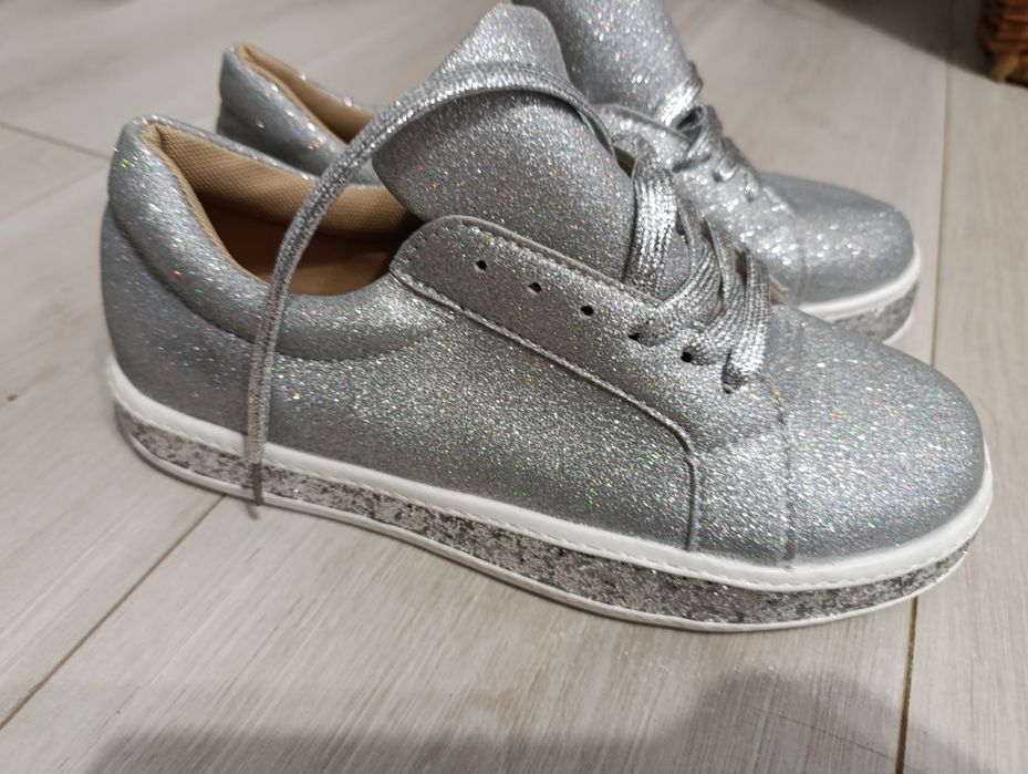 НОВІ весняні кеди з глітером