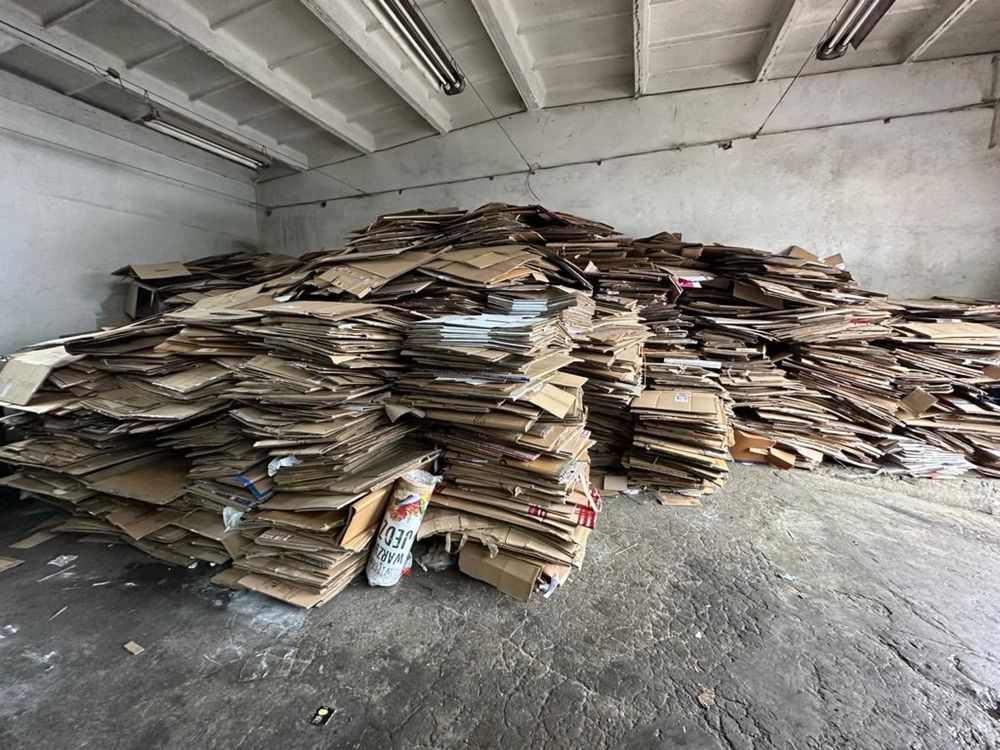 Kartony z recyklingu .
