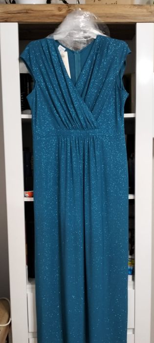 Sukienka wieczorowa z połyskiem