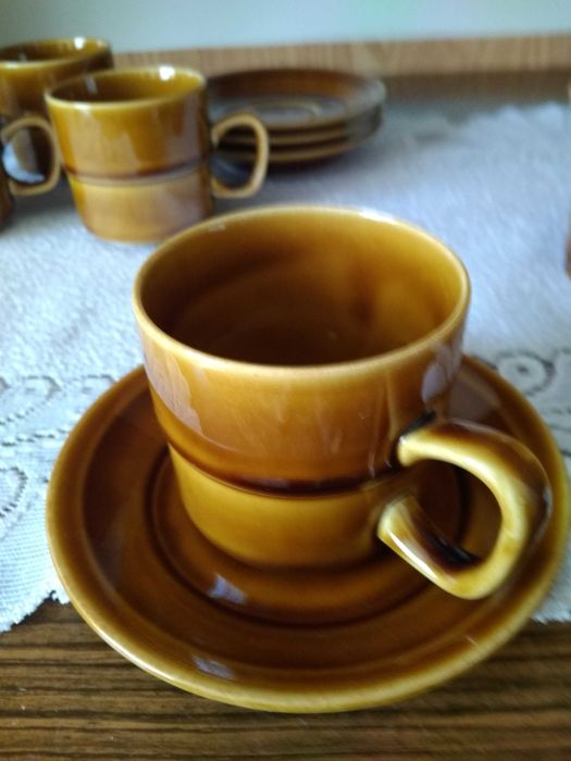 sprzedam kubki , talerzyki 19 części za 30 zł