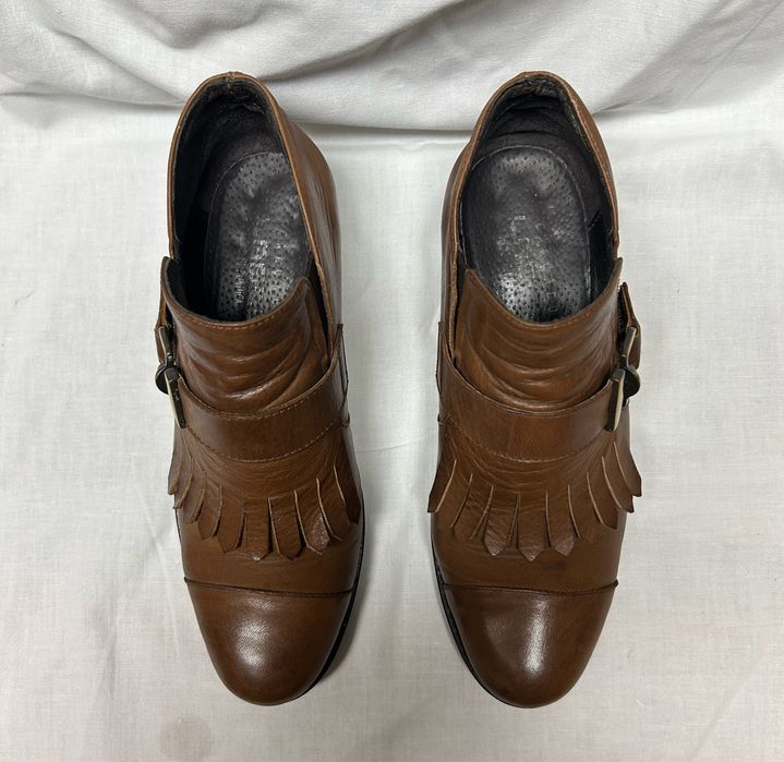 Sapatos de luca em pele.