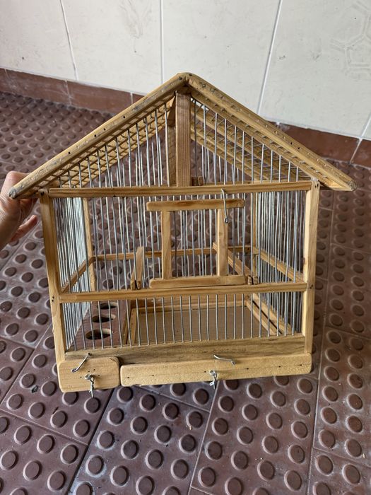 Gaiola de madeira artesanal para piriquito