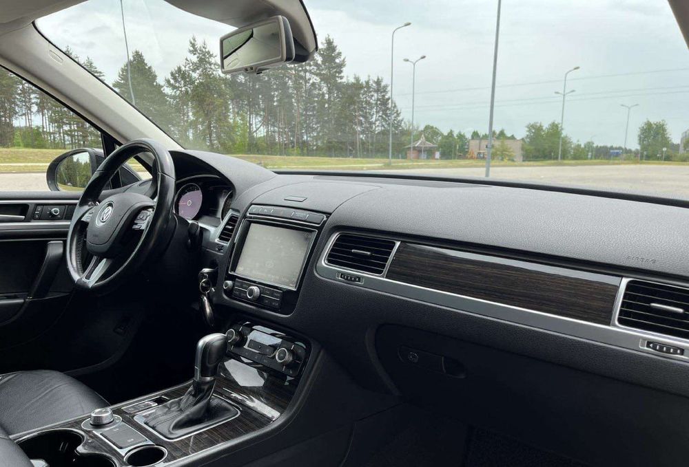 Продаю Volkswagen Touareg 2016 року