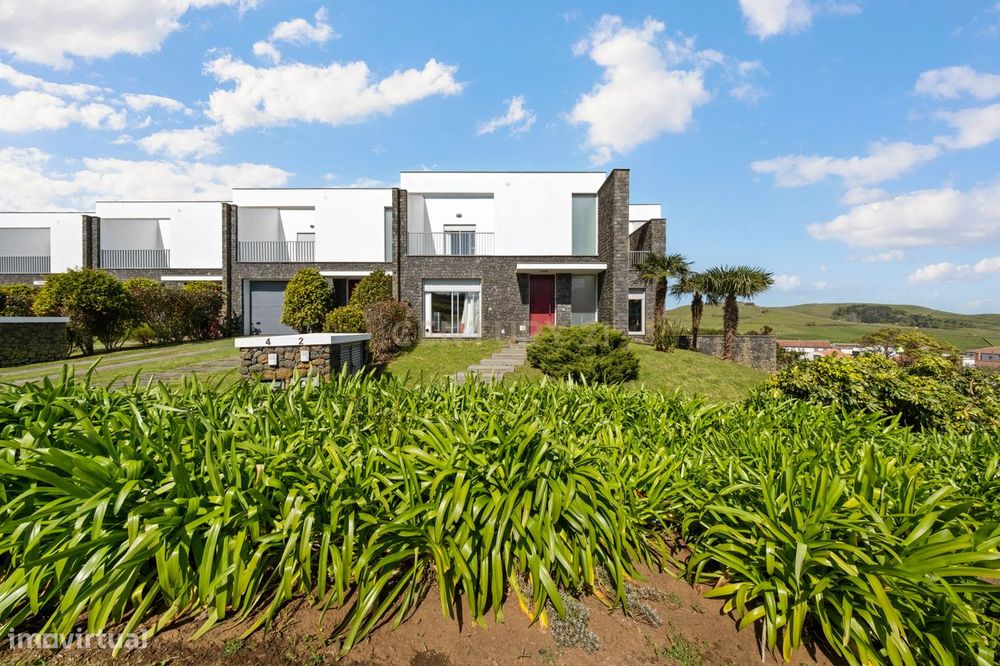 Casa moderna T4 com vista panorâmica em Fonte do Bastardo