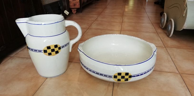 Conjunto de Jarrão e Bacia de grandes dimensões.