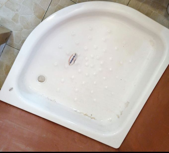 Nowy emaliowany brodzik półokrągły 90x90 cm