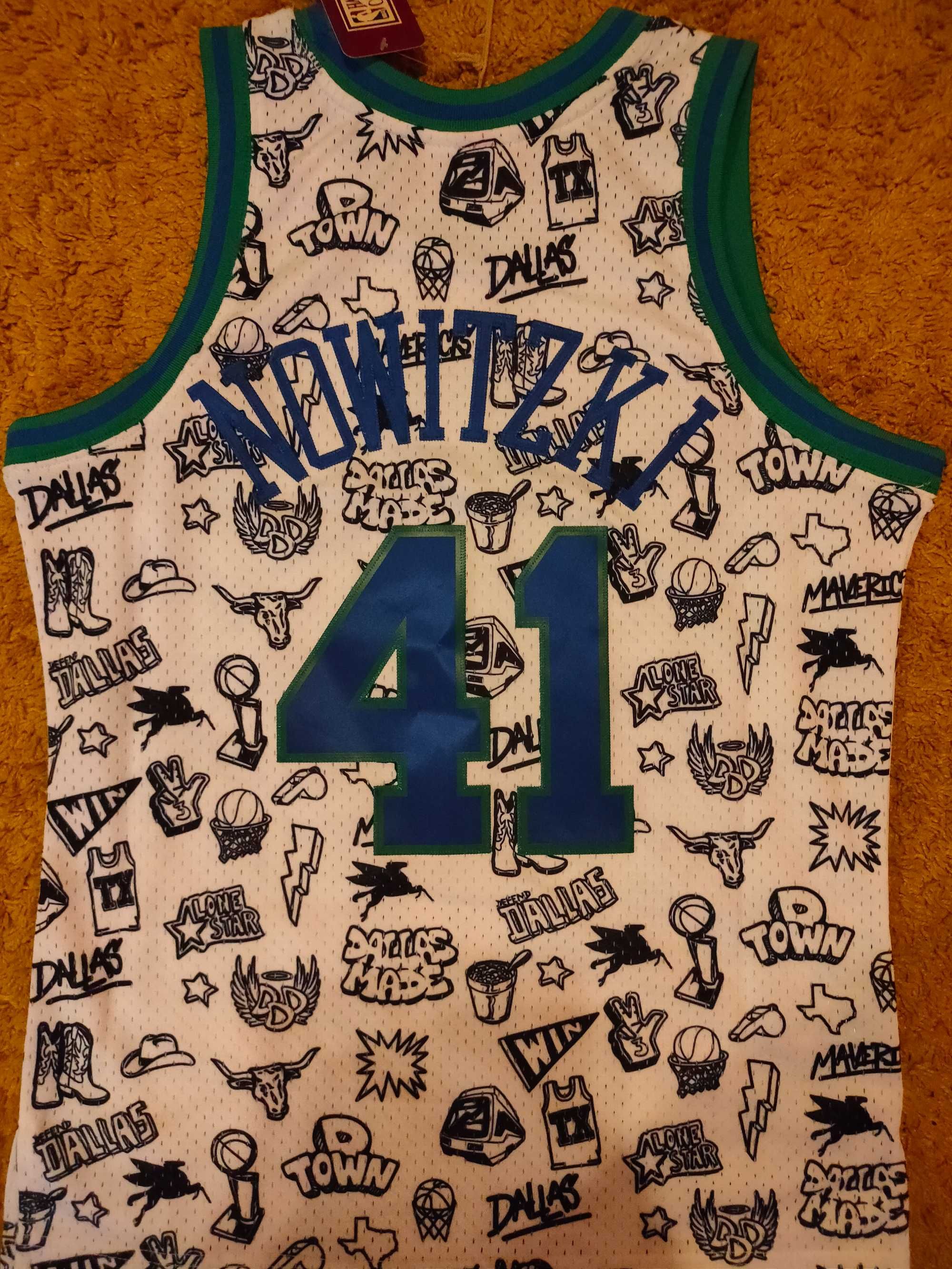 Koszulka Dirk Nowitzki 1998-99 Dallas Mav Doodle Special Collection