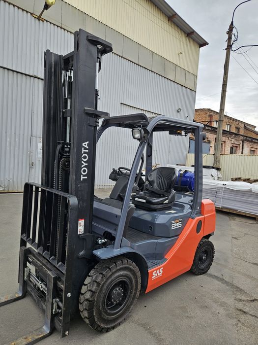 Навантажувач Toyota 2,5 т газ. Вилочный погрузчик Тойота газ 2,5 т