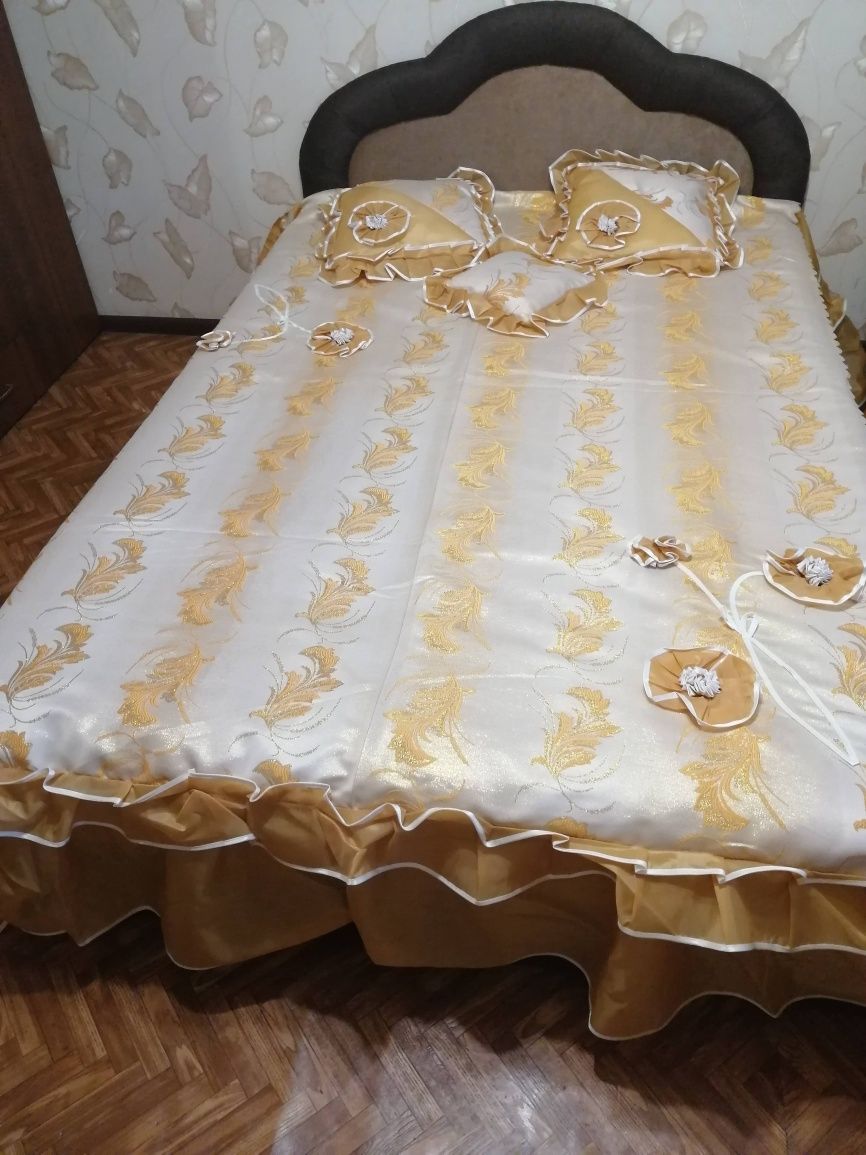 Покрывало с подушками 180*220
