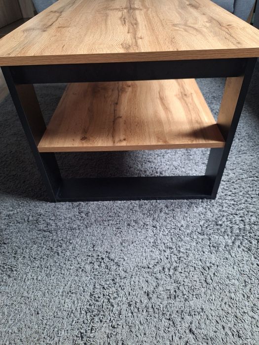 Zestaw kanap 3 i 2 osobowa plus ława do salonu.