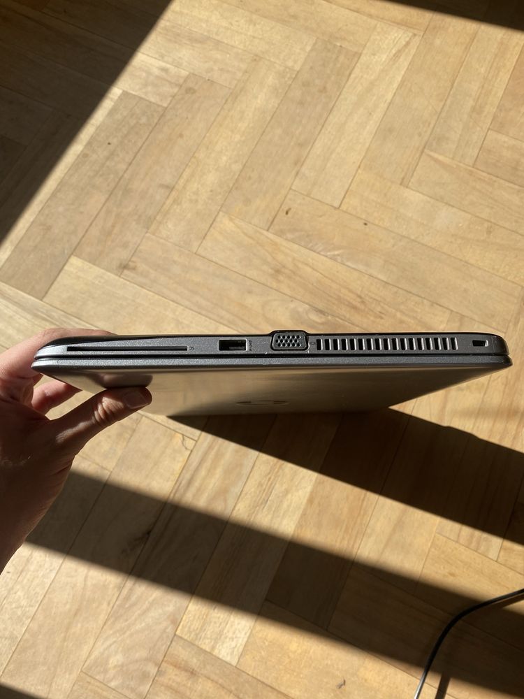 Laptop i7, 8GB, SSD 256, Win 10 Pro + Ładowarka (orginalna)