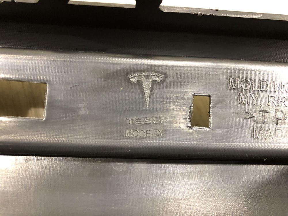 Бампер задний Tesla Model Y / 2020 - 2023 г./ спойлер губа юбка
