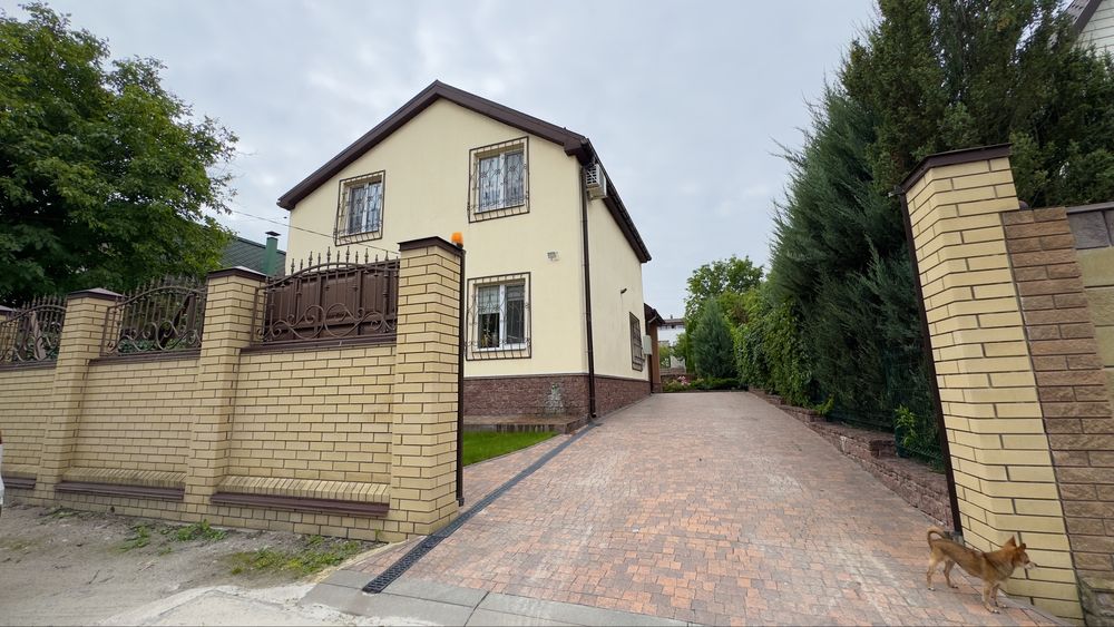 Продам добротний будинок
