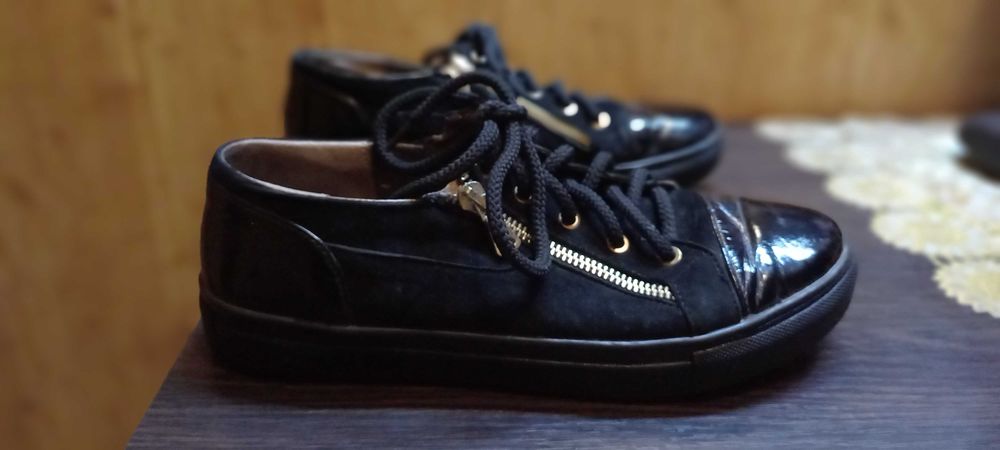 Продам туфли- кроссовки