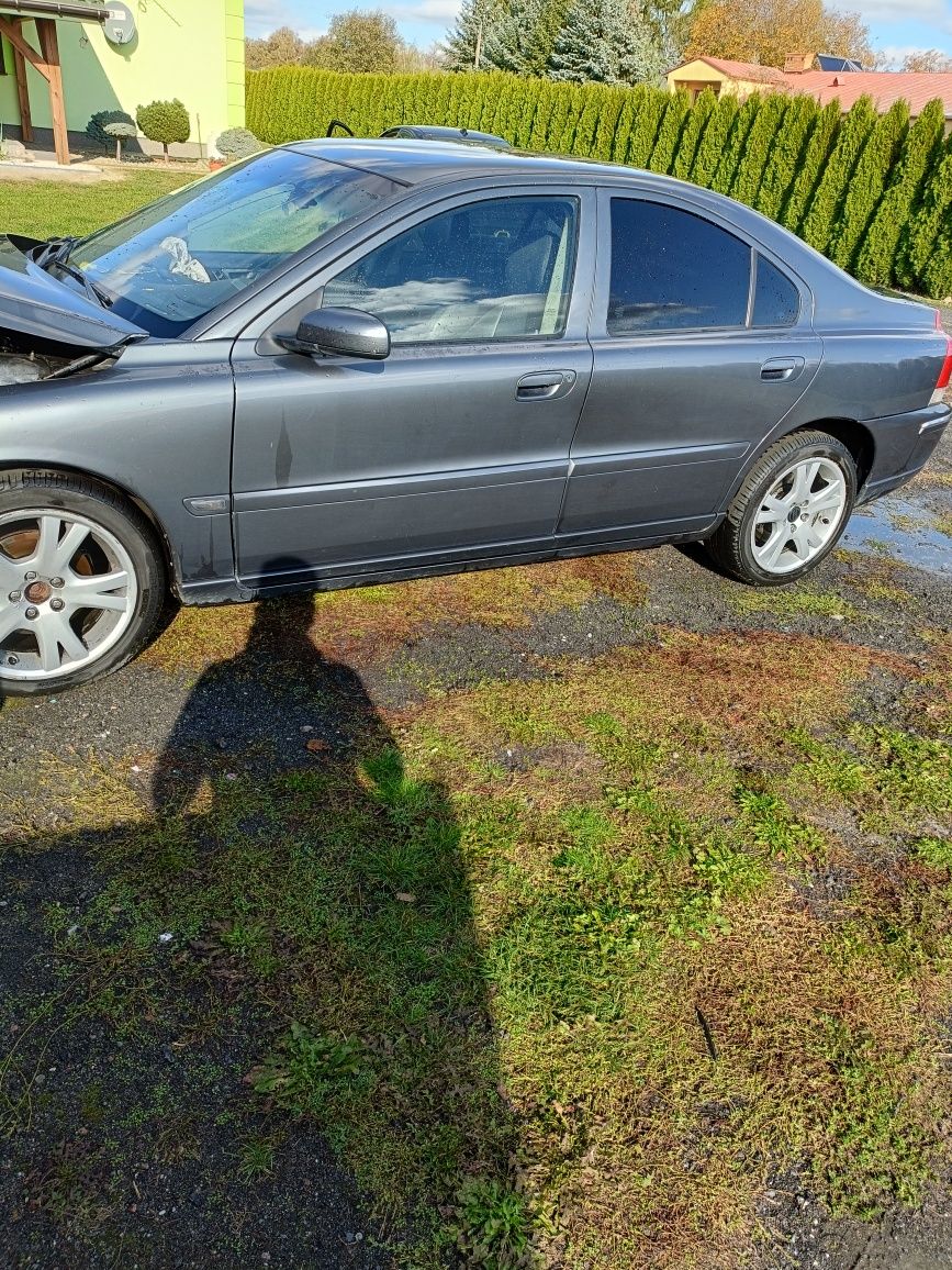 Witam posiadam na sprzedaż części do Volvo S60