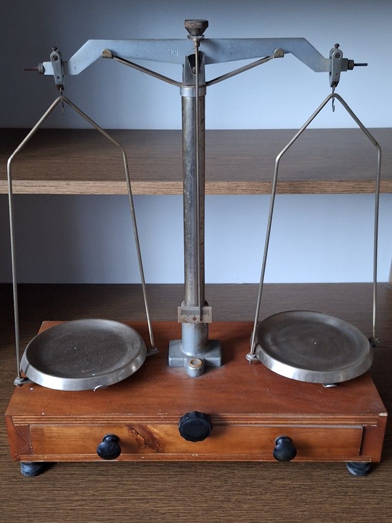 Waga szalkowa laboratoryjna 1kg 1976r