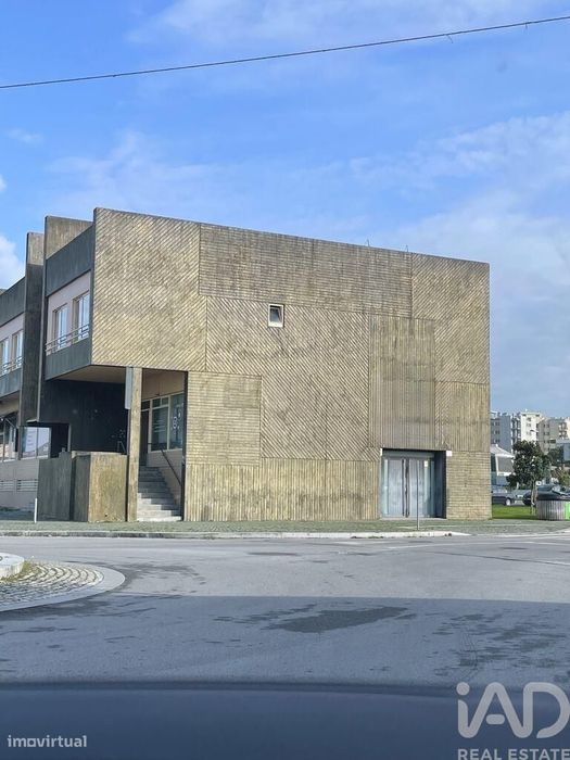 Loja / Estabelecimento Comercial em Chafé de 565,00 m2