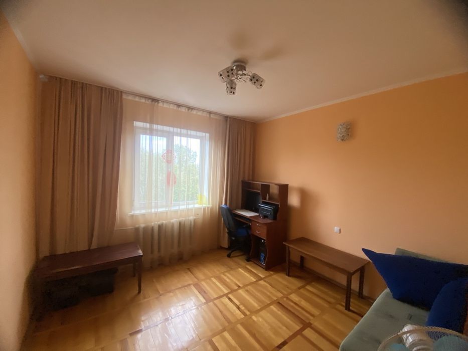 Продам 2-х кімнатну квартиру з меблями, технікою, гаражом