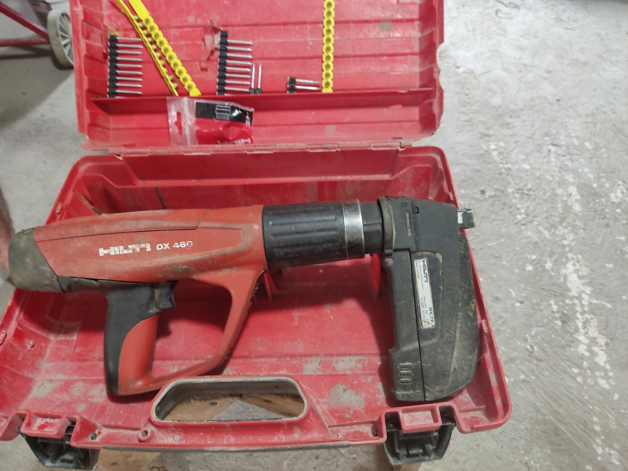 Пороховий монтажний пістолет Hilti Dx460