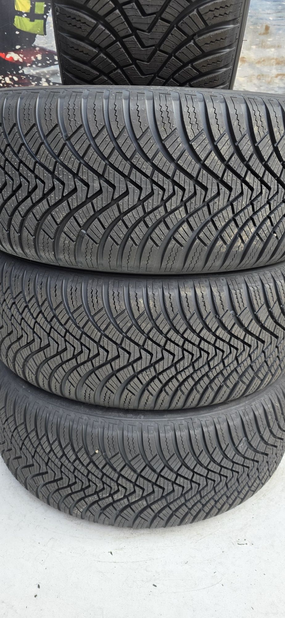 E24 4 x 225/50r17 Laufenn G Fit 4S 98W XL opony wielosezonowe nowe